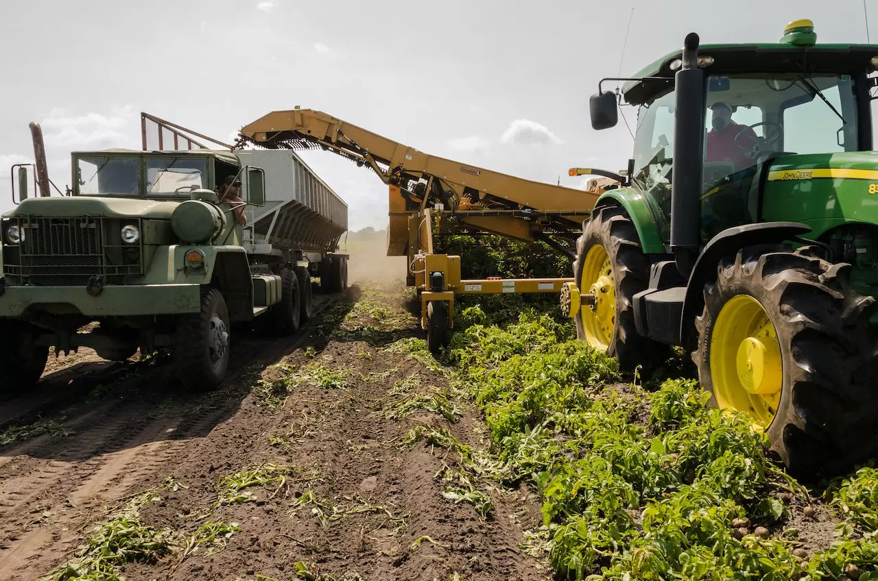 agriculture-and-it-s-modern-techniques-shuffleglass